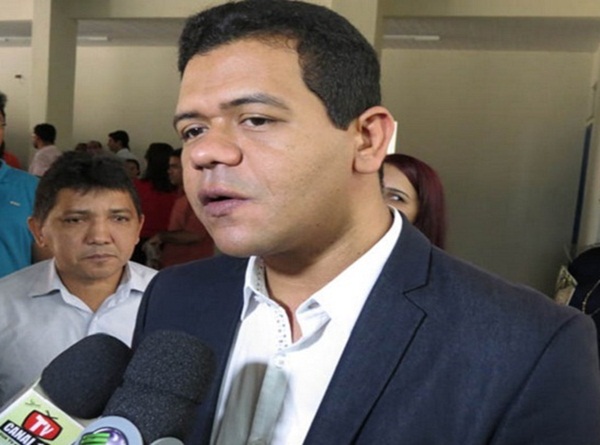 Partidos da base de Luciano Leitoa fecham entendimento sobre coligações proporcionais