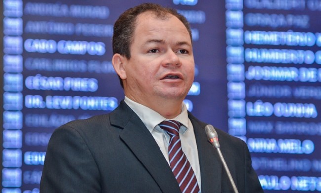 Rafael Leitoa apresenta resumo das atividades semestrais como presidente da CCJ