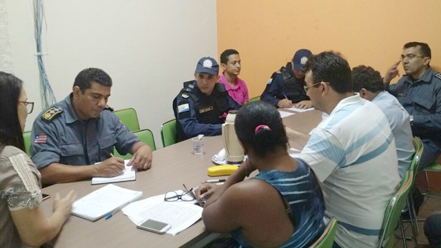 Secretária de educação se reúne representantes da segurança pública para discutir Desfile Cívico 2016