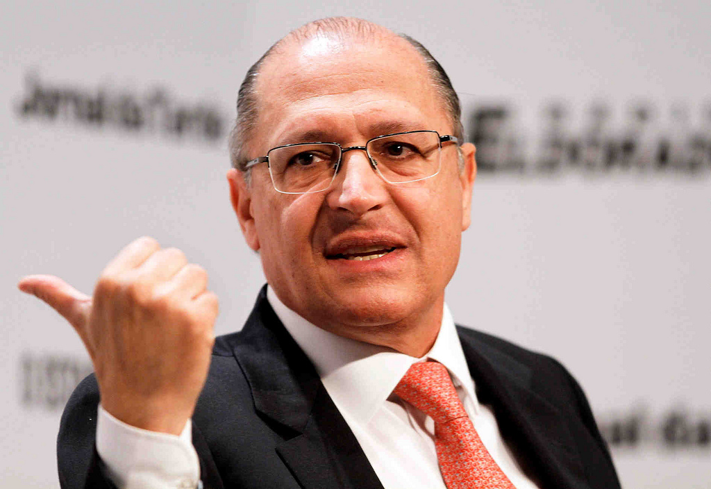 Vídeo: Polícia federal detém homens por ofenderem vice-presidente eleito Geraldo Alckmin