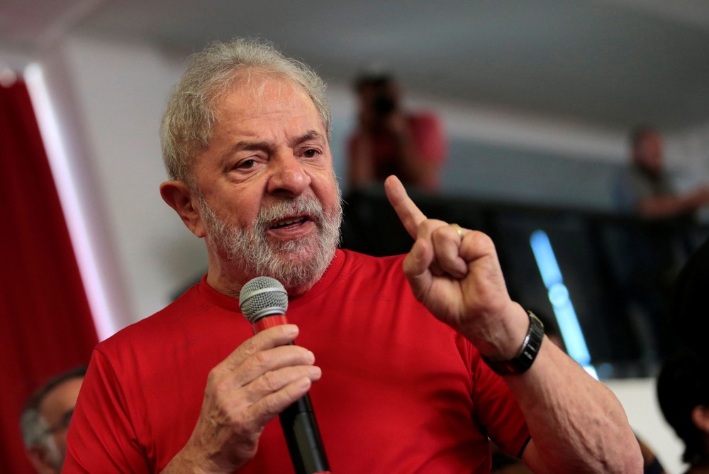Defesa de Lula entrega à PF de SP passaporte do ex-presidente