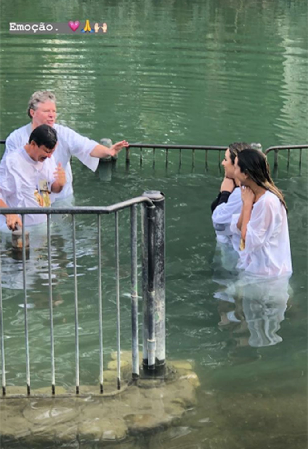 De férias, governador do Piauí toma banho nas águas do rio Jordão, em Israel