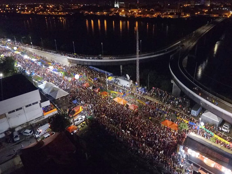 Veja com vídeos: Milhares de foliões lotam a avenida no primeiro dia do Zé Pereira de Timon