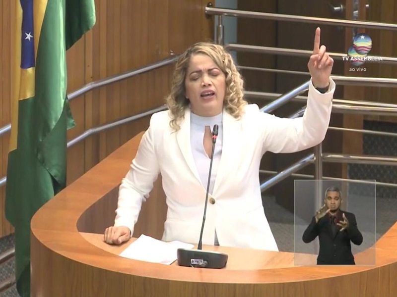 Veja vídeo: deputada estadual evangélica do Maranhão surpreende colegas na assembleia ao cantar em plenário em agradecimento a sua eleição