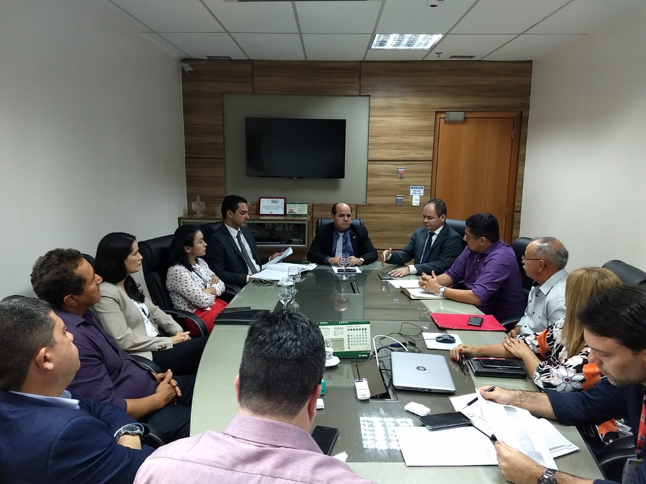 Deputado Rafael Leitoa e farmacistas de Timon e Caxias se reúnem em São Luis na busca de solução sobre o funcionamento das pequenas farmácias no estado