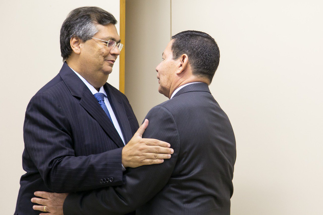 Flávio Dino tem encontro com vice-presidente Mourão e o convida a visitar o Maranhão