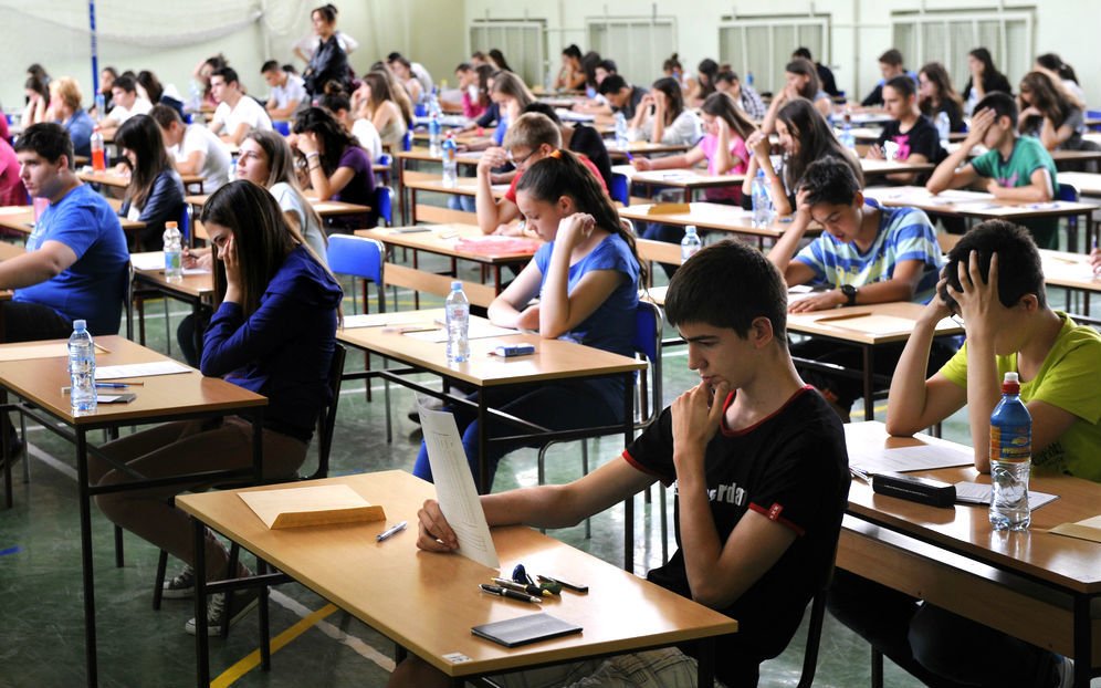 Foto com proposta da redação do Enem vaza minutos após início da prova