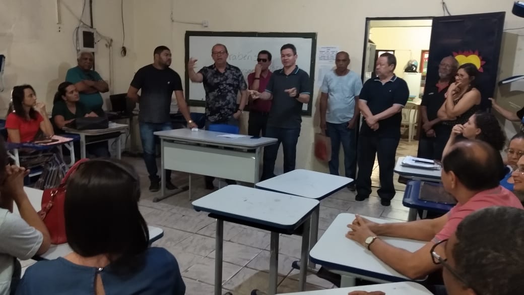 Deputado Rafael Leitoa visita reforma de escolas do estado em Timon