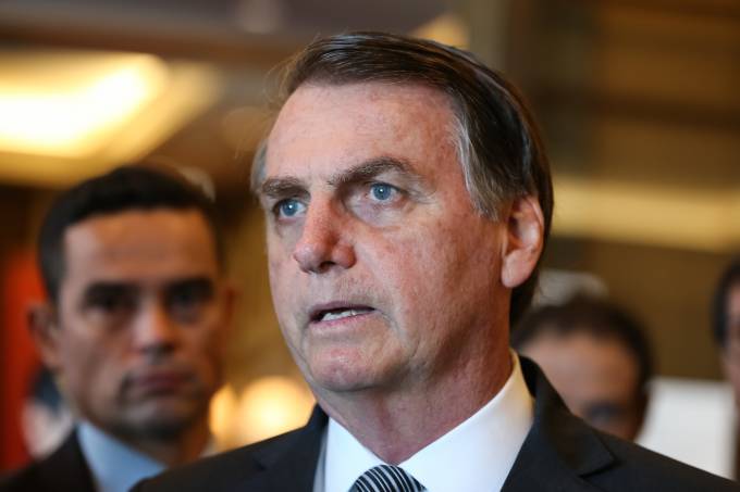 Lá vem aumento no preço da gasolina: Bolsonaro diz que ataque americano contra iraniano afetará preço dos combustíveis
