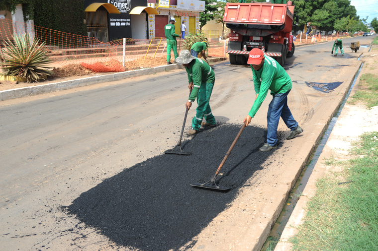 Prefeitura inicia recuperação asfáltica de ruas e avenidas de Timon