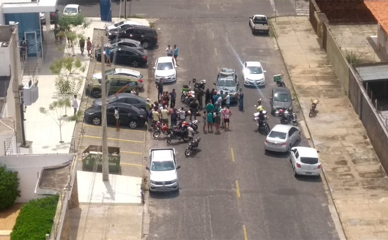 Transeunte de motocicleta atira na cabeça de homem em Teresina que acabara de assaltar idosa de 90 anos