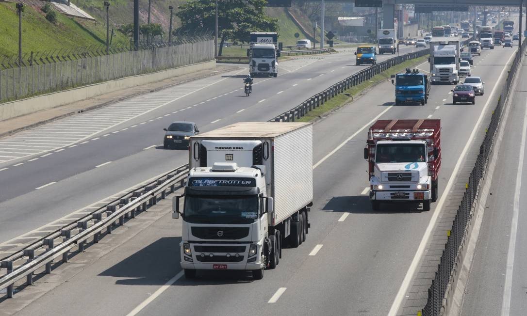 Temendo greve dos caminhoneiros, governo Bolsonaro reajusta tabela de fretes