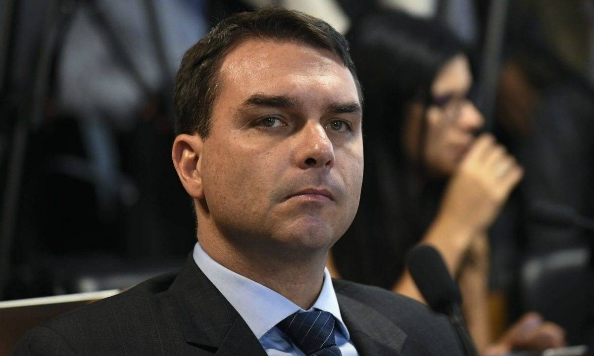 Partidos pedem a cassação do senador Flávio Bolsonaro no Conselho de Ética
