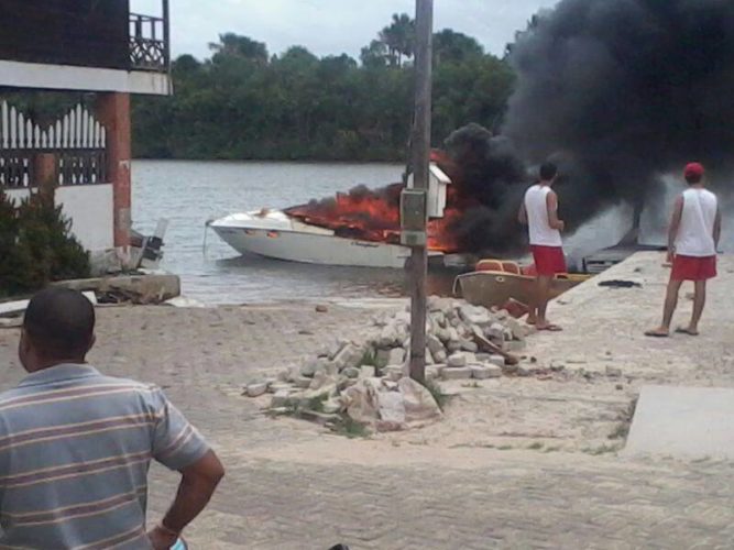 Lancha explode e deixa várias pessoas feridas em Barreirinhas, no Maranhão