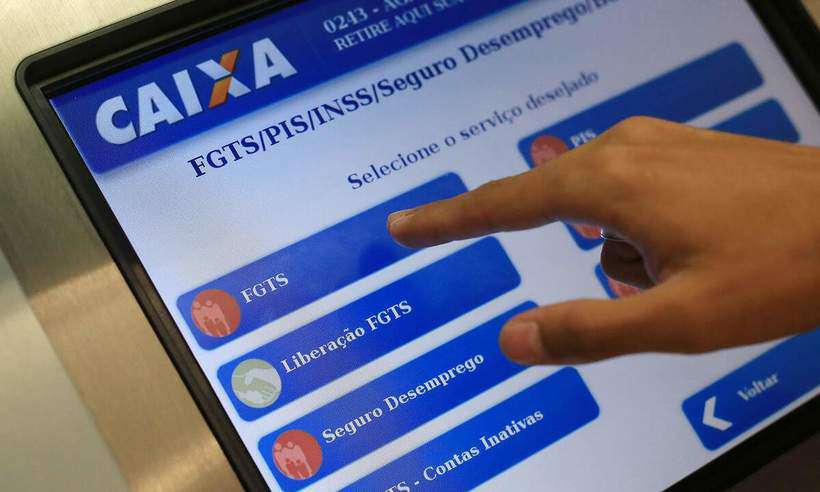 Saque imediato do FGTS encerra dia 31; saiba como sacar até R$ 998,00