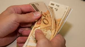 Brasileiros tem mais de 8 bilhões a receber em contas esquecidas; Veja como fazer