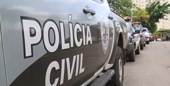 Foi filmado: Polícia de Teresina procura homem que usou pedra para danificar sete carros em rua
