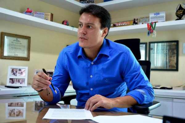Felipe Camarão ganha adesão de suplente de vereador mais bem votado em Timon