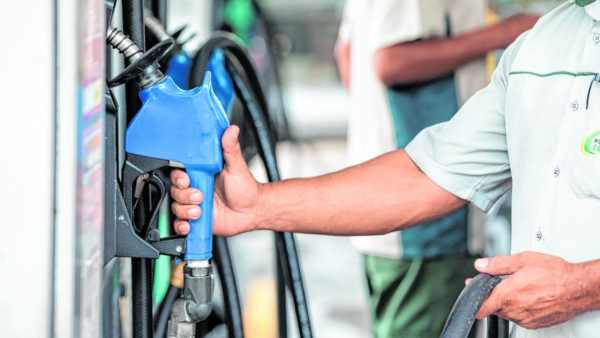 Petrobrás anuncia fim do reajuste do preço do combustível baseado na cotação internacional
