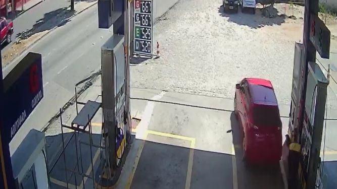 Veja o vídeo: Em Fortaleza motorista abastece o carro e foge sem pagar