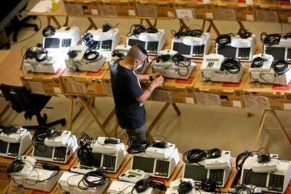 Partidos políticos ignoram fiscalização das urnas eletrônicas