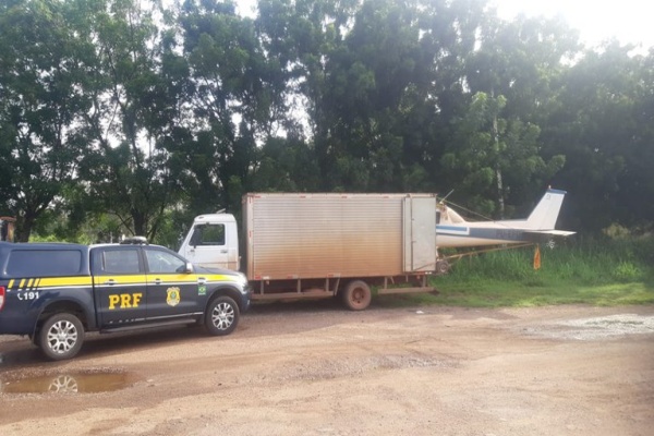 Assista :Caminhão que transportava avião foi impedido de seguir viagem no Maranhão