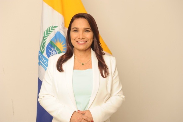 Prefeita Dinair Veloso anuncia mudança no secretariado