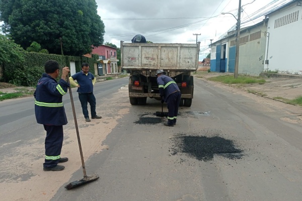 Prefeitura de Timon faz operação tapa buracos na avenida Luís Firmino de Sousa