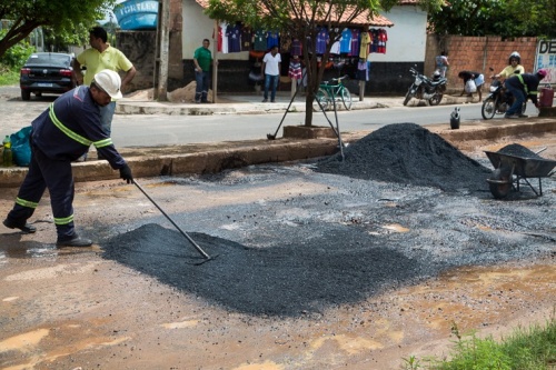 Em três meses, Prefeitura de Timon já aplicou 600 toneladas de asfalto em recuperação de ruas