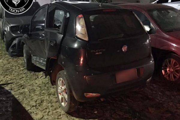 Carro roubado 16 dias atrás no Piauí, foi recuperado na Formosa em Timon