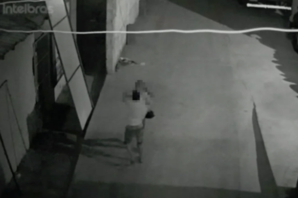 Foi filmado: Vigia aborda mulher para em seguida estuprá-la em Teresina