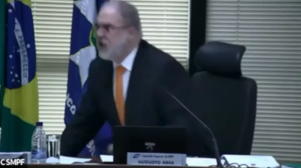 Assista Procurador geral Augusto Aras vai pra briga com colega em reunião