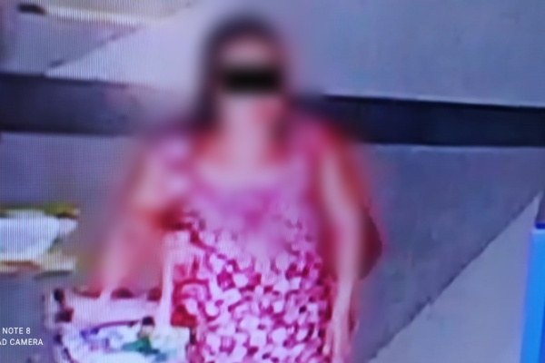 Foi filmado: Mulher invade quiosque do shopping Cocais em Timon e furta equipamentos ; Ela foi presa