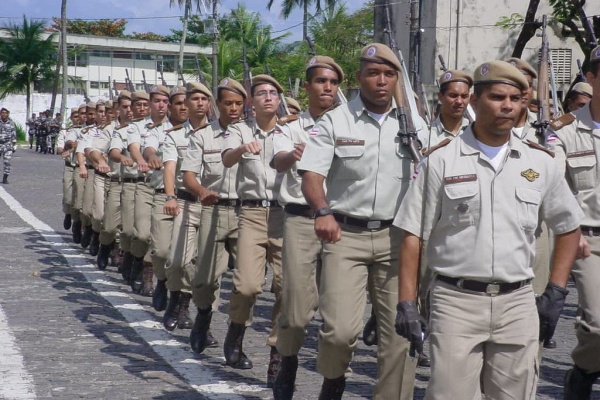 Governador anuncia concurso para 2 mil vagas de policiais militares