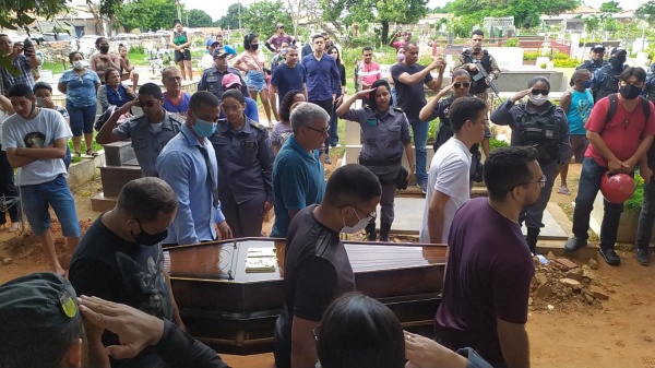 Assista ao vídeo: Sargento Rogério foi sepultado em Timon com homenagens
