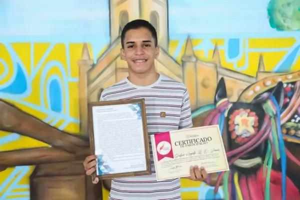 Jovem poeta timonense faz campanha de arrecadação para participar de festival em Portugal