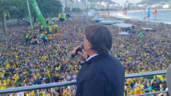 Bolsonaro incendeia a sucessão presidencial com mega eventos no país