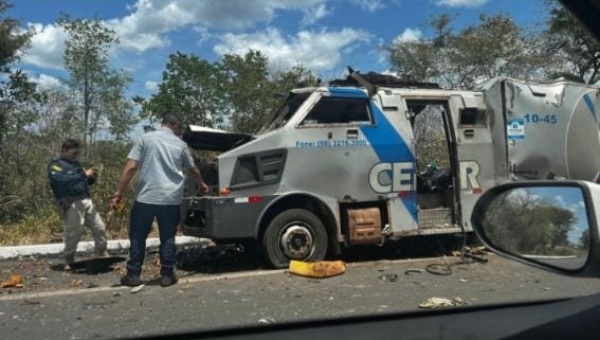 Veja vídeos: Bandidos explodem carro-forte na BR 316 próximo a Peritoró e levam todo o dinheiro