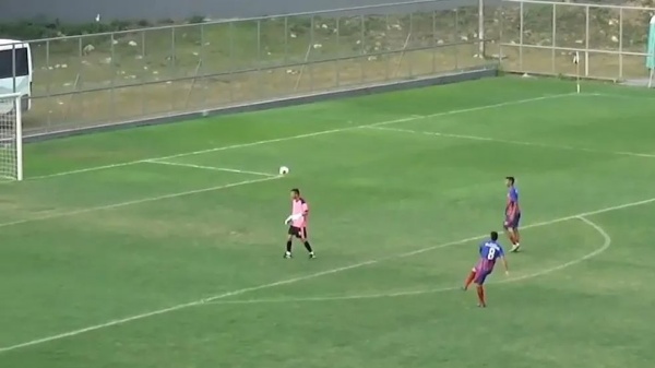 Assista : No Campeonato Amazonense jogador faz gol contra de propósito e acende discussões