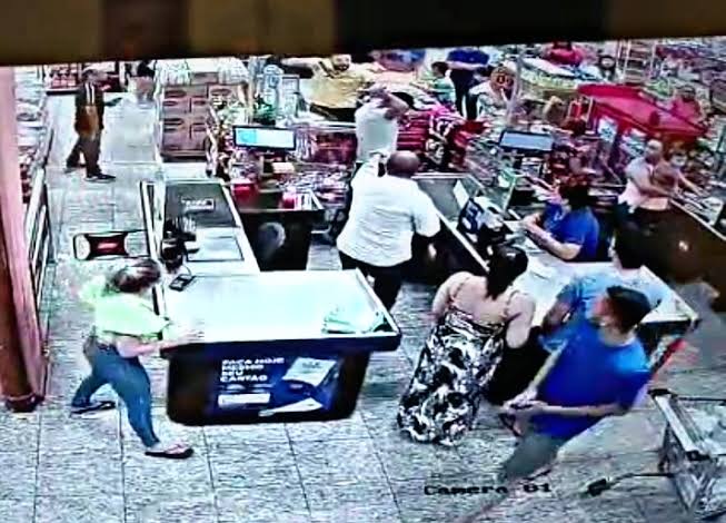 Assista: Vídeo mostra ex-policial militar sendo preso em supermercado de Teresina