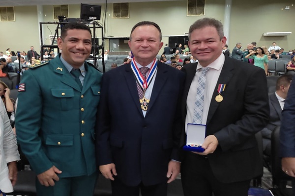 Medalha Brigadeiro Falcão – Deputado Rafael recebe a maior honraria da PM por serviços prestados à Corporação