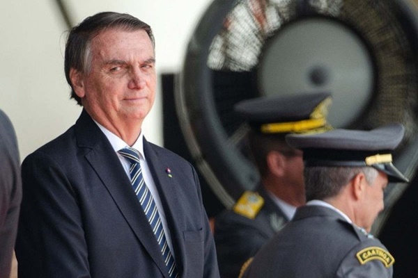 PL vai atrás de doações para pagar salário de Bolsonaro de 39 mil reais