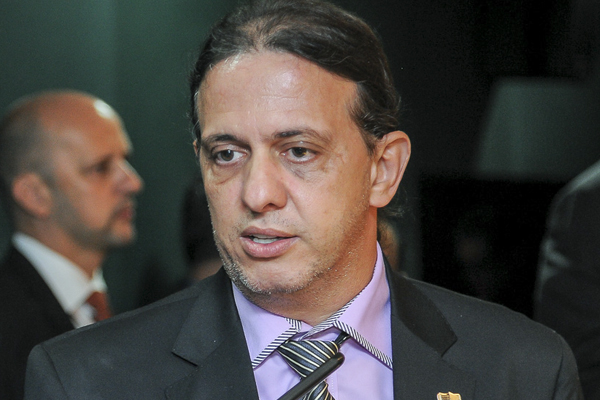 Prefeito de Caxias nega que esteja internado em São Paulo com doença grave