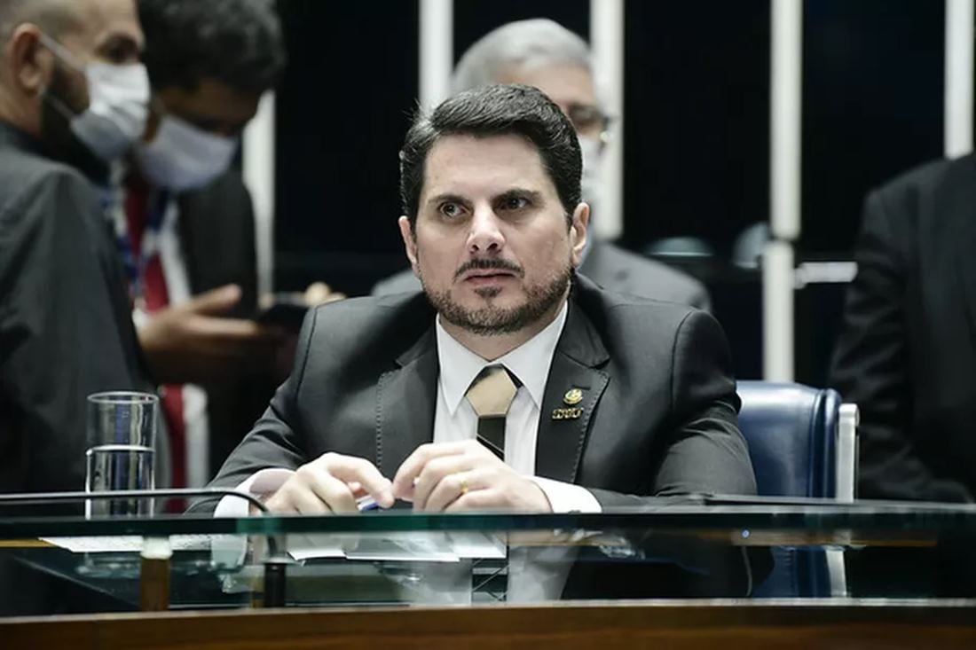 Bomba ! Senador diz que vai denunciar Bolsonaro e renunciar ao mandato