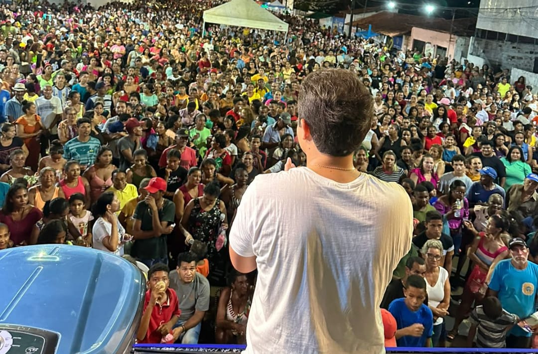 Multidão prestigia festa das mães com prefeito de Coelho Neto Bruno Silva