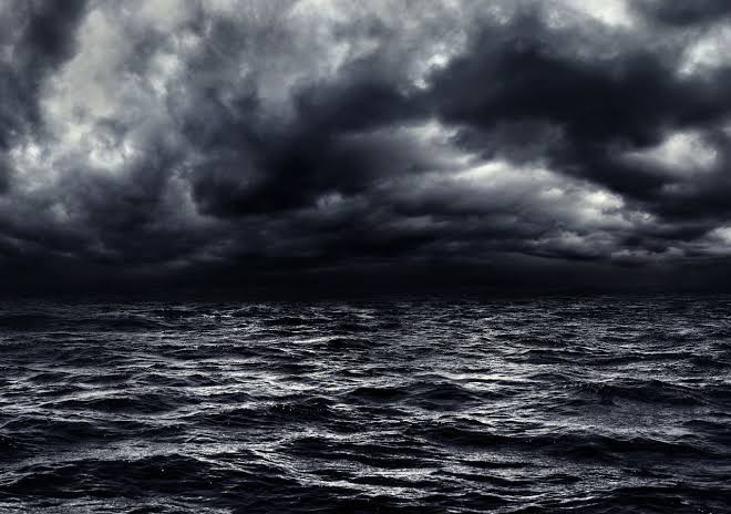 Assista: Tempestade em alto mar leva medo a passageiros de navio cruzeiro
