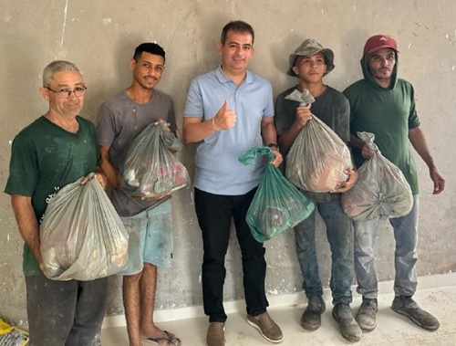 Soliney Filho faz ação social com entrega de cestas básicas e peixes em Timon