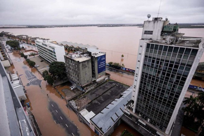 Caos no Rio Grande do Sul com as chuvas ; Porto Alegre teme rompimento de comportas