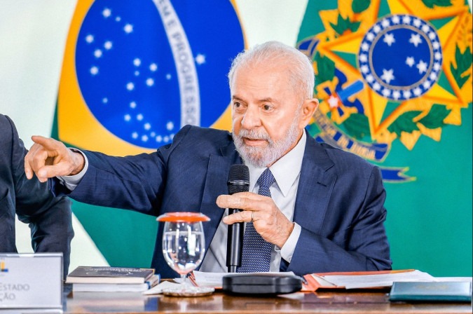Reprovação do presidente Lula cai e aprovação sobe, diz pesquisa Data Folha
