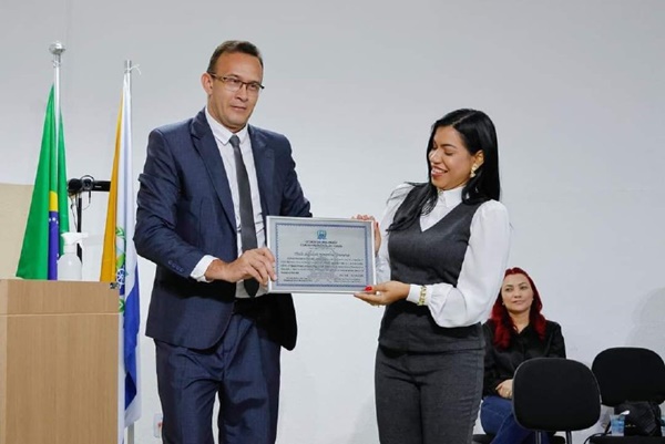 Pastora Renata recebe título de Cidadã Timonense na Câmara Municipal